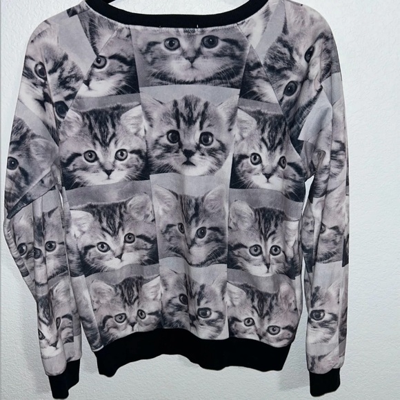 Sweater - Picture 3 of 3